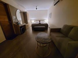Aurora The Pool Villa，位于科泽科德的酒店