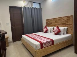 Hotel Ashram View Just 10 Minute Away Form Nizamuddin Railway Station，位于新德里的酒店