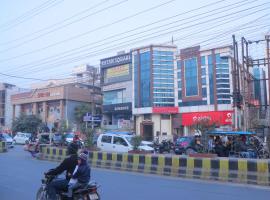Hotel Panache 500 Mtrs From Shri Krishna Janma bhumi Teample，位于马图拉的酒店