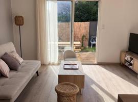 Jolie maison avec jardin, 2 chambres，位于Saint-Jean-de-Fos的酒店