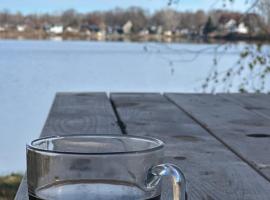 Pointe Calumet, 30 minutes de Montréal max 8 pers，位于Pointe-Calumet的酒店