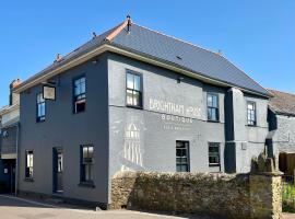 Brightham House - Exclusively for Adults，位于索尔科姆的带按摩浴缸的酒店