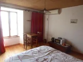 chambre d'hôte calme au milieu d'un jardin au Freney d'oisans