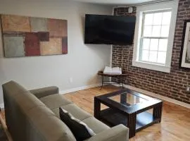 Modern 2BR in Great Location (202)