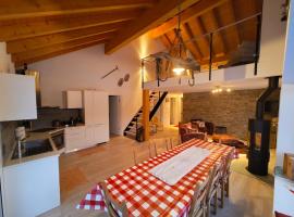 Tga Pilu a cozy and modern chalet on Savognin Ski Slopes with wonderful mountains view，位于Malmigiuer的酒店