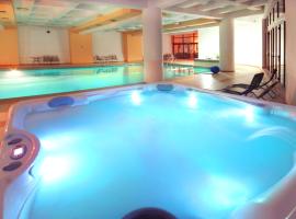 Vila Teleconstructia，位于斯兰默多瓦的带泳池的酒店