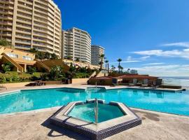 Rosarito Beach and pool access apartment 2bd 2b，位于Popotla的酒店