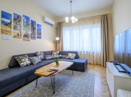 Grand Luxury Condo by NDK and National Stadium with Free Parking，位于索非亚的酒店