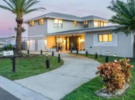 SAND CASTLE-Fun For Big Groups-Walk to Beach, Heated Pool, Lanai