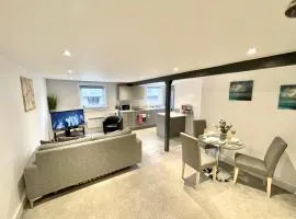 Fantastic convenient 2 Bedroom 2 bathroom Perfect for Stansted Airport, 2 minute walk to Bishops Stortford Train Station!