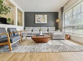 Modern Farmhouse w King Bed Near Shopping