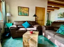 Cozy & Relaxing Near Taos Plaza