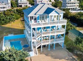 Frolic Inn OBX - Semi Soundfront Retreat, Pool, Hot Tub, Boat Ramp, Elevator, Media & Game Room，位于罗丹特的酒店