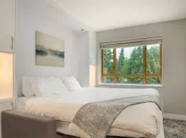 KING Bed STUDIO in the Village