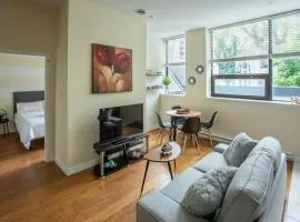 Quaint Loft with AC Abundance of Sunlight, Unit #4