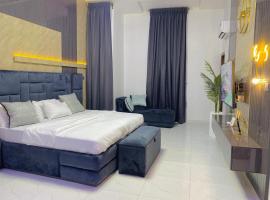 Villa Toscana luxe Port Harcourt，位于哈科特港的酒店