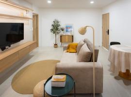 Peaceful Townhouse in Sathorn Near Saint Louis BTS，位于Yan Nawa的酒店