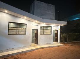 Arail Tent City Kumbh Cottage Mahakumbh -Near Arail Ghat and Naini Station，位于Prayagraj的酒店