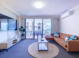 5mins Walk to Central 2 Bedroom Parking Pool