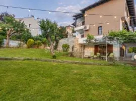 Traditional villa appartment with garden, also for gatherings ,15 minutes from Thessaloniki airport