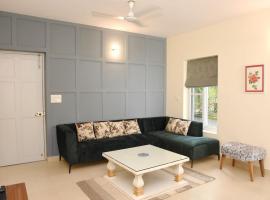Casa Cenica - 2bhk furnished apt, Arpora pool view，位于Bardez的酒店