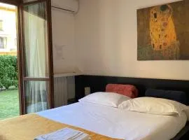 Roma 2 Apartment - THE V Collection