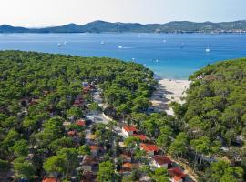 Camping Park Soline Pitches，位于比奥格勒·纳·莫鲁的酒店