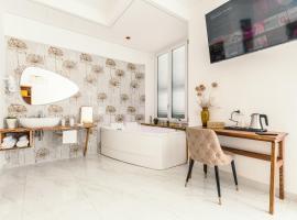 BeB Domus Arbenzio San Giovanni Suite，位于罗马的带按摩浴缸的酒店