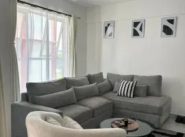 Secret Serenity - Modern, Stylish & Comfy 1 Bedroom Apartment With Workspace, Secure Parking, CCTV, Swimming Pool, Gym, And City Views in Nairobi