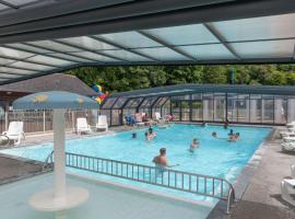 Domaine Résidentiel de Plein Air La Chênaie，位于伊波尔的酒店