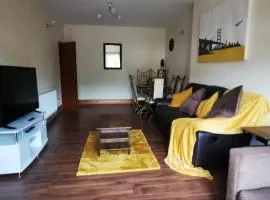 Sleeps13-FreeParking-6BedroomHouse-Garden-Garage