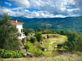 Alcmaria studio with amazing views at ZevariClub!，位于Folhadosa的酒店