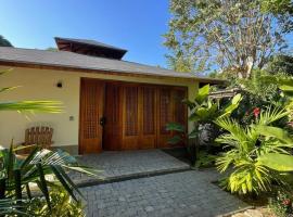 Private Vila & Pool - Tropical Garden - Open Sky Shower，位于帕洛米诺的别墅