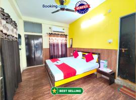 Varanasi Paradise Varanasi Near Beniya Park- Parking & Restaurant Available - Perfect Location And Comfortable Room，位于瓦拉纳西的酒店