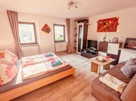 Famzi - Urlaubsmagie - Familienwohnung mit Gemeinschaftsgarten, -sauna & -pool，位于塞布尼茨的酒店