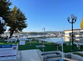 Happy Camp Mobile Homes in Lido di Sesto Camping Boats&Restaurant，位于塞斯托卡伦德的酒店