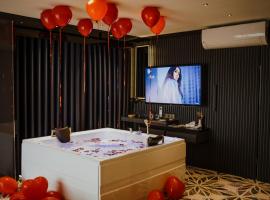 QUALA HOTELS & LOUNGE，位于阿克萨赖的酒店