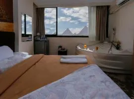 Luxury Giza pyramids & Jacuzzi