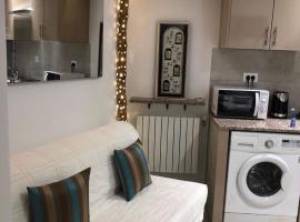 Bungalow Carthage pool access，位于Douar ech Chott的酒店