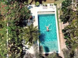 Mango Oceanside Hotel