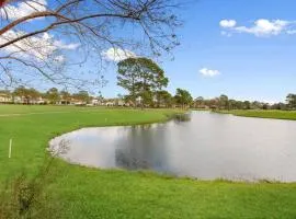4 Bedroom house on the golf course with 2 golf carts!