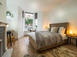 Boho Flat New Brighton, free WiFi and parking，位于新布赖顿的酒店