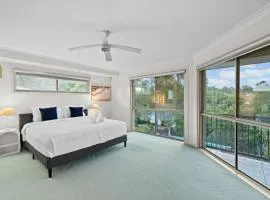 Front Lake View 4Bed Home with Pool and Mins to Mall