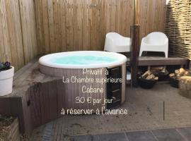 克莱尔住宿加早餐旅馆，位于拉于尔普的带热水浴缸的酒店