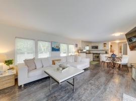 Waterfront Home with Private Hot Tub in Tavernier!，位于塔维涅的酒店