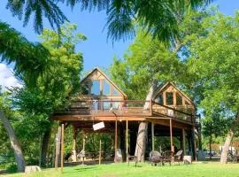Waterfront Prairie Flower Treehouse