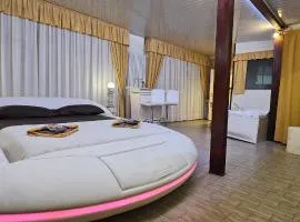 KING APARTMENT and SUITE
