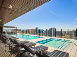 Global Luxury Suites at Downtown Phoenix，位于凤凰城的酒店