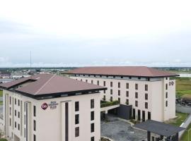 Best Western Plus at the Oxbow Lake，位于Yenagoa的酒店