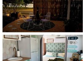 Unique lakefront glamping，位于图克雷的别墅